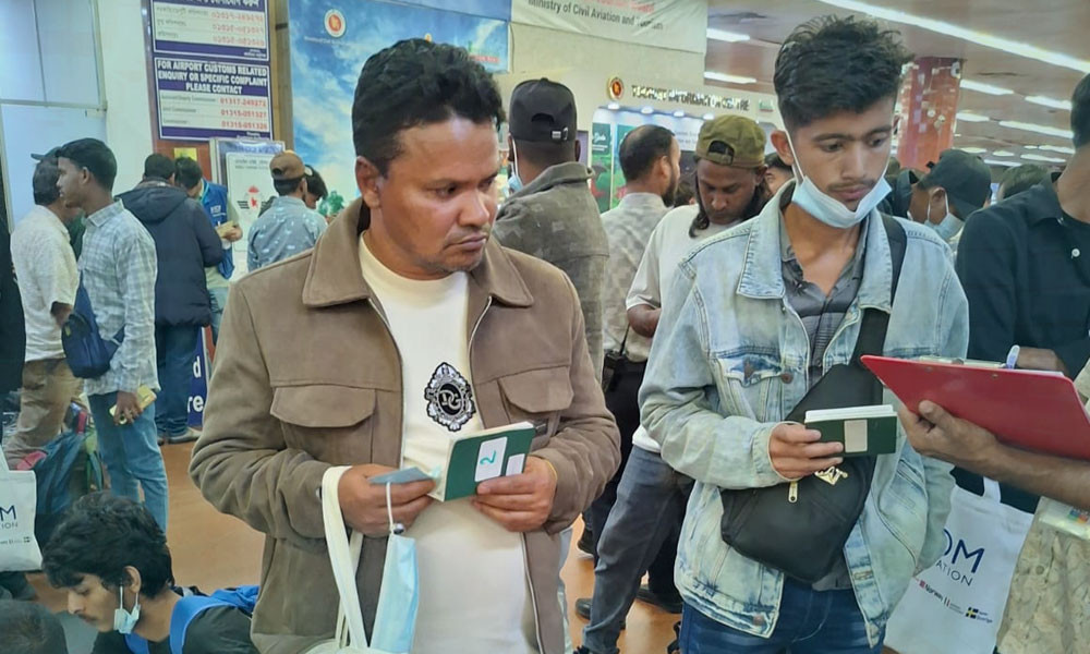 লিবিয়া থেকে দেশে ফিরলেন ১৭৪ বাংলাদেশি