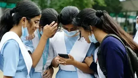 এইচএসসিতে এক বা দুই বিষয়ে অকৃতকার্য পরীক্ষার্থীরা এক মাসের মধ্যে পরীক্ষার সুযোগ পাচ্ছেন