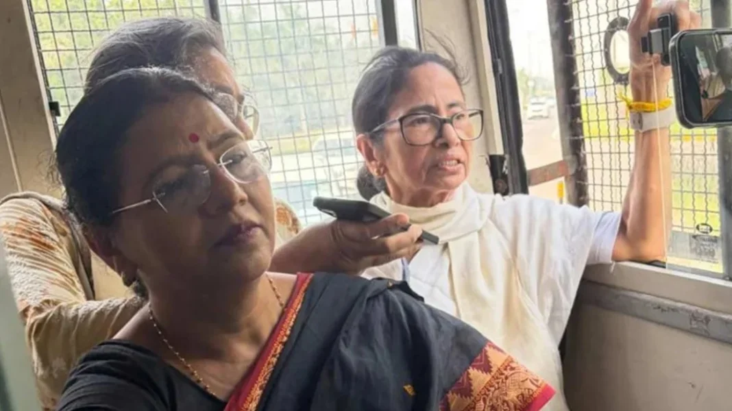 দিল্লিতে আটক মমতা বন্দ্যোপাধ্যায়