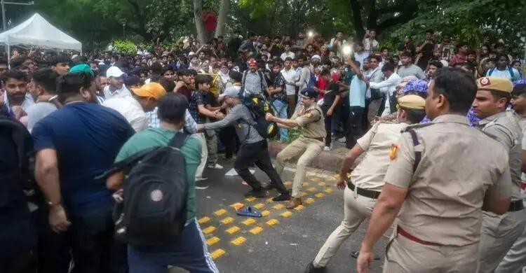 বিক্ষোভে উত্তপ্ত দিল্লি, রাস্তায় নামছে ২৩ হাজার সশস্ত্র পুলিশ