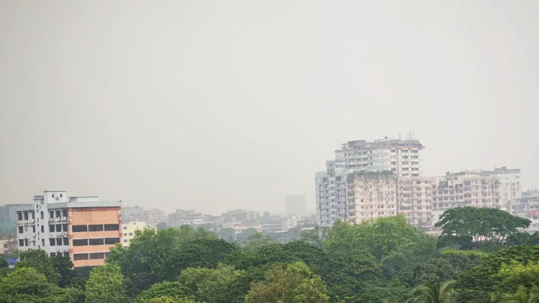শীতের আগেই ঢাকার আকাশ কুয়াশাচ্ছন্ন! কারণ জানাল আবহাওয়া অফিস