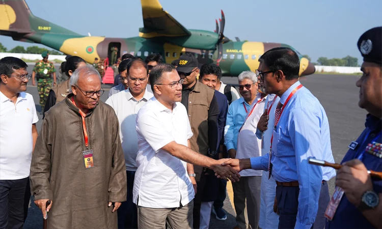 রাজশাহীর ঐতিহাসিক মাদ্রাসা মাঠে জনসভায় যোগ দিয়েছেন প্রধানমন্ত্রী
