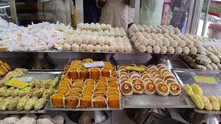 এইচএসসির ফল: মিষ্টির দোকানে নেই আশানুরূপ বিক্রি