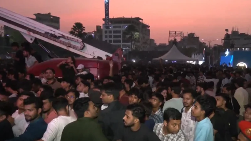 যমুনা ফিউচার পার্কে জেমসের কনসার্টে বিশৃঙ্খলা, দর্শকদের অসন্তোষ