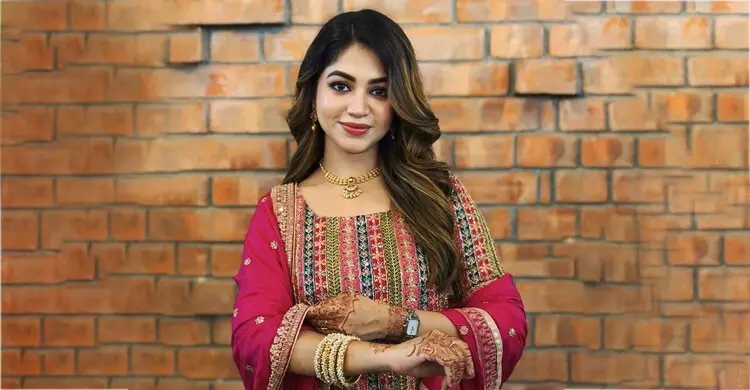 ক্যামেরাসহ মুখের ওপর পড়ে গেলেন চিত্রগ্রাহক, আহত প্রিয়ন্তী উর্বী