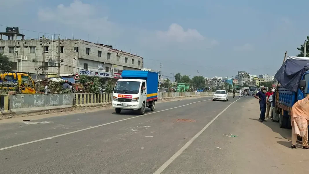 দেড় ঘণ্টা পর মোহাম্মদপুরে সড়ক অবরোধ প্রত্যাহার, যান চলাচল শুরু