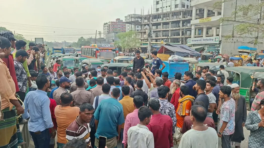 মোহাম্মদপুরে অটোরিকশা চালকদের সড়ক অবরোধ